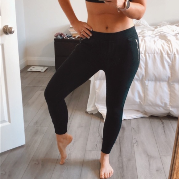 Comfy Wilfred Free Jogger from Aritzia - Picture 2 of 15